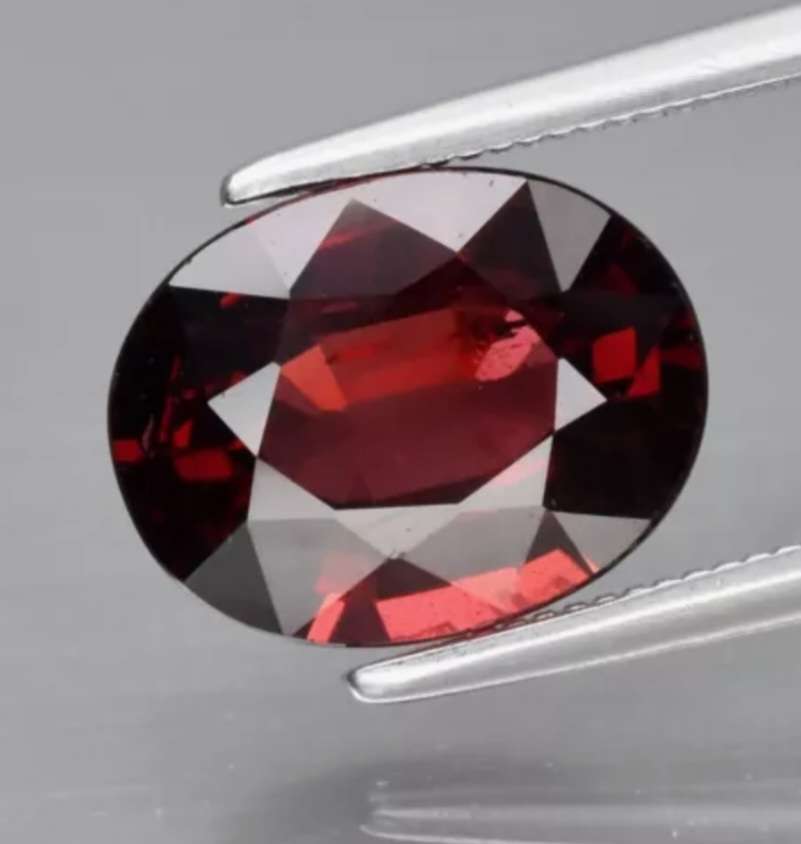3.08ct Natural Oval Cut Rhodolite Garnet