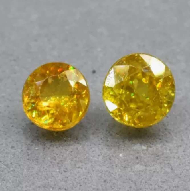 2 pieces 1.26ct Natural Round Cut Yellowish Green Sphene