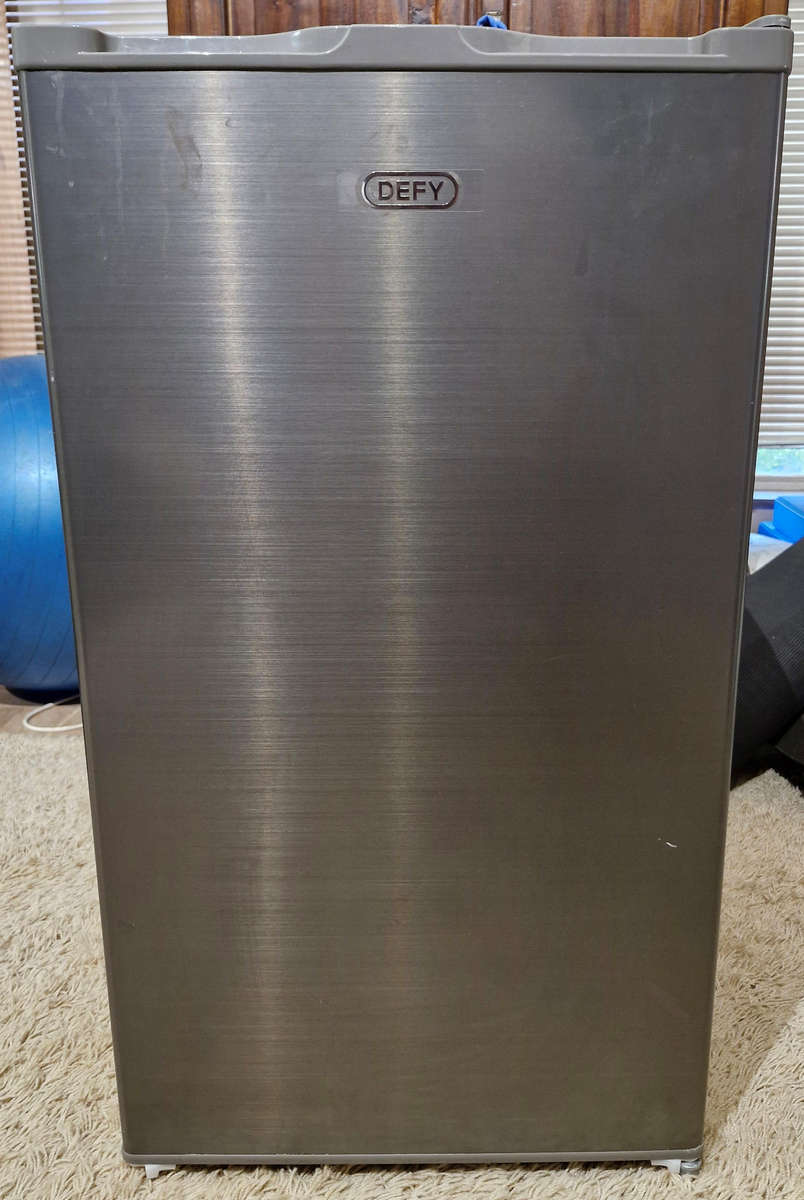 Defy Refrigerator B4802M