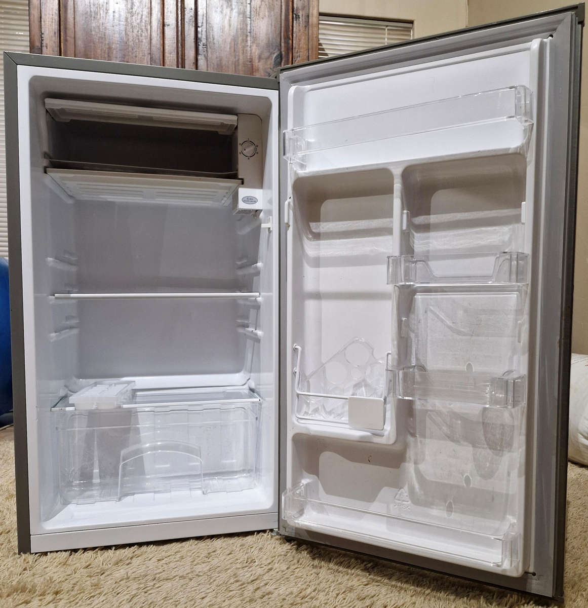 Defy Refrigerator B4802M