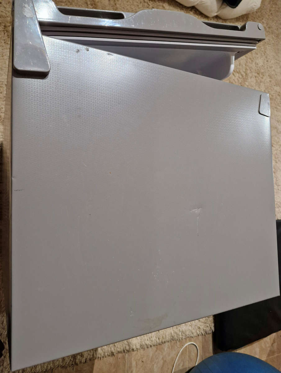 Defy Refrigerator B4802M