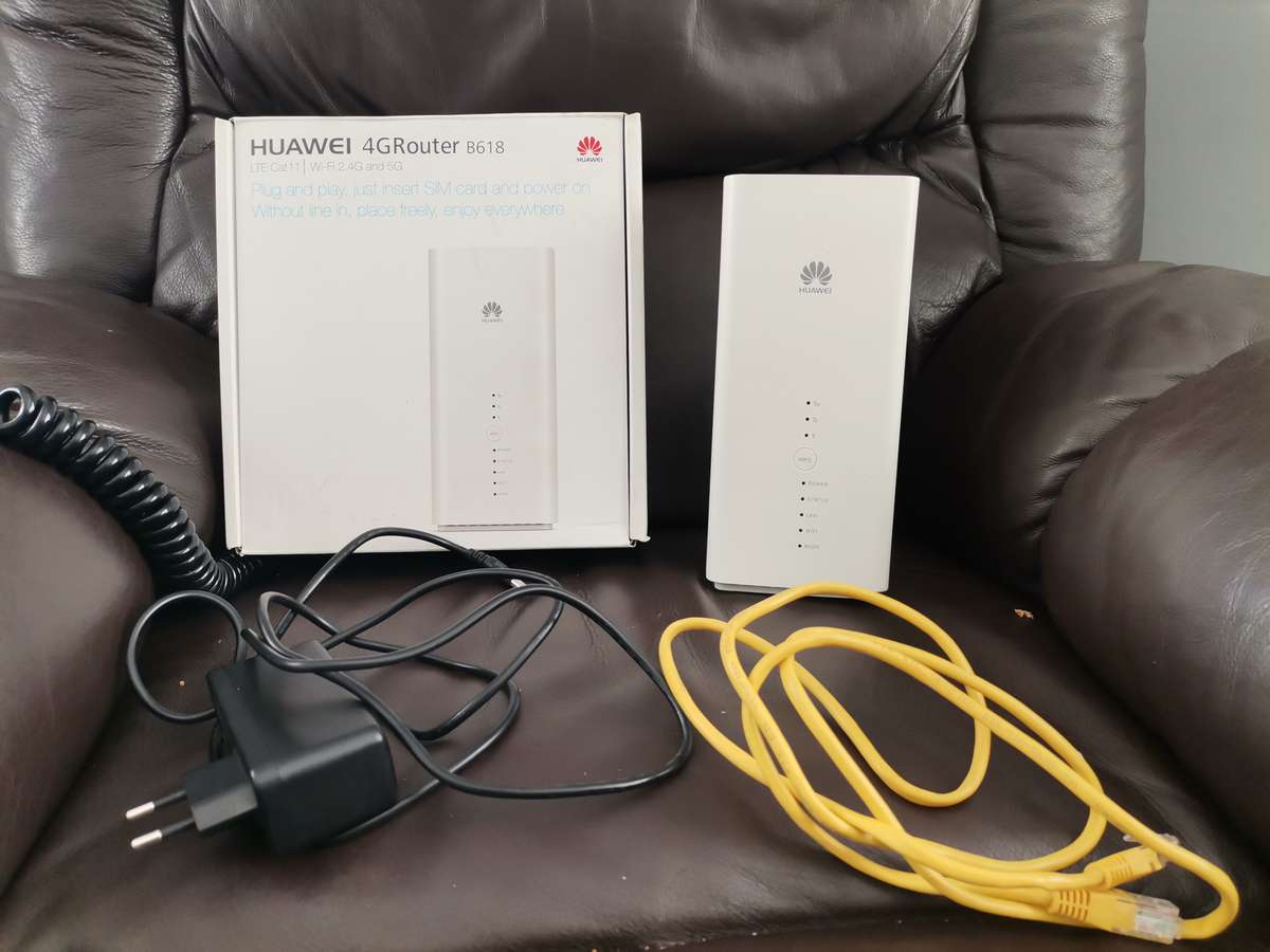 Huawei B618 4G/LTE 600 Mbps Mobile Wi-Fi Router - White