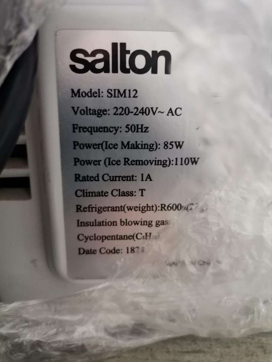 Salton 12kg Bullet Shaped Ice Maker