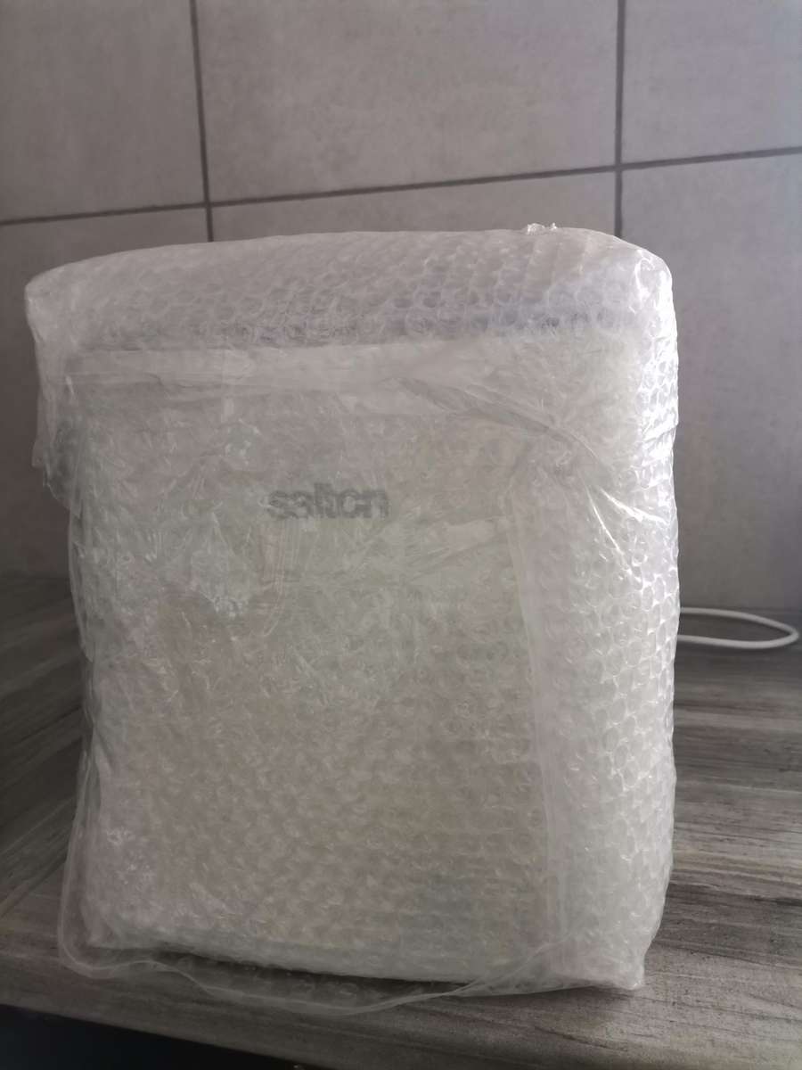 Salton 12kg Bullet Shaped Ice Maker