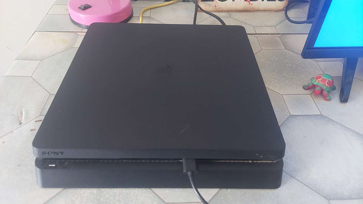 PS4 console and 2 controls