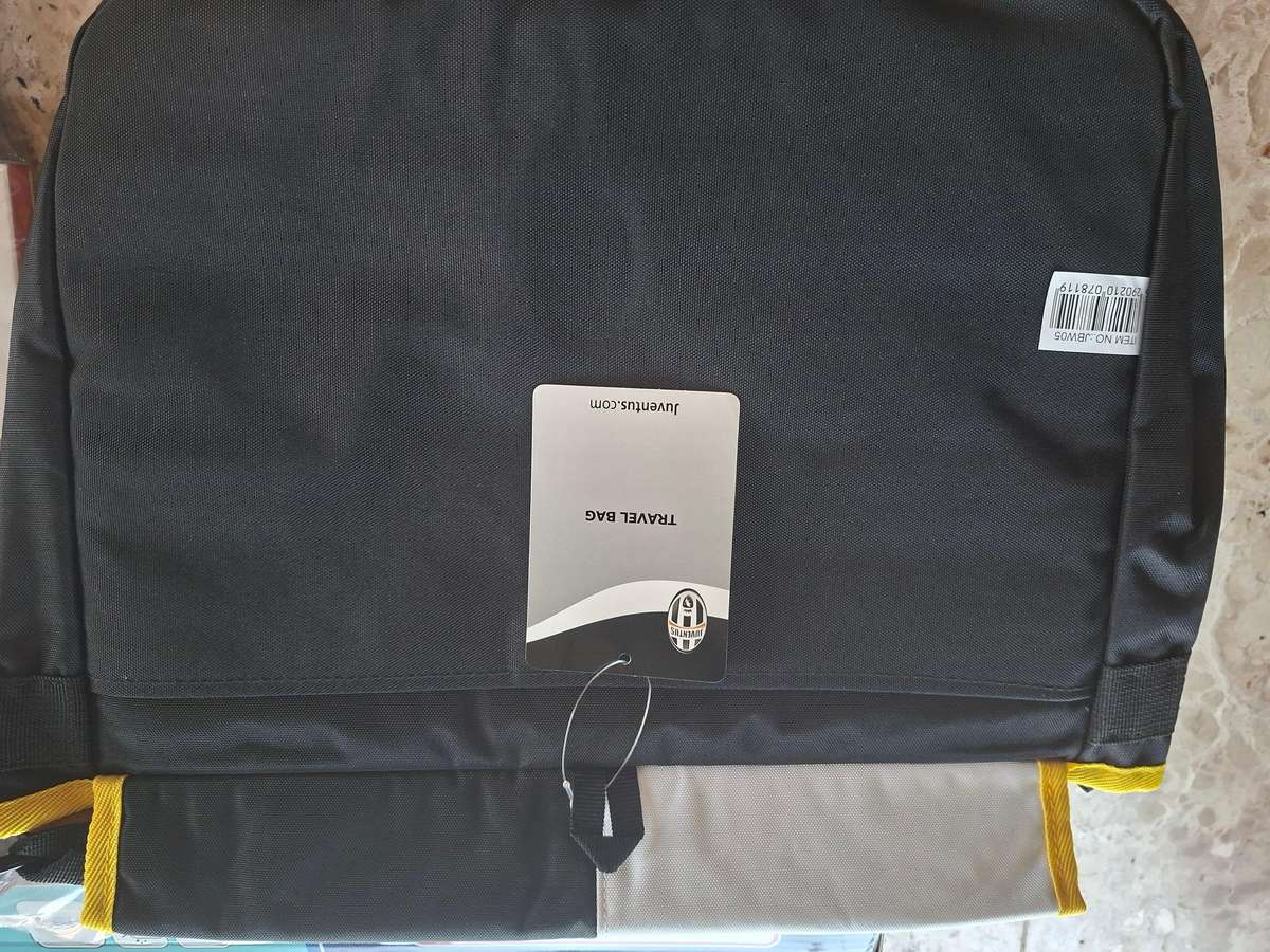 1x Juventus Bag + Trust 15 Blue Sleeve + Trust 15 Brown Sleeve + BONUS Wireless Bluetooth Mouse