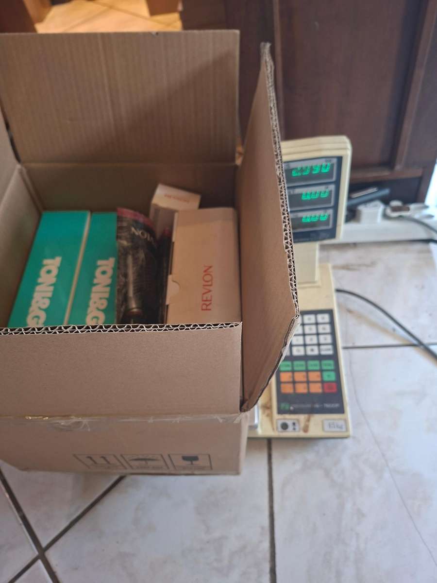 BEAUTY BUNDLE AUCTION  TONI & GUY + REVLON