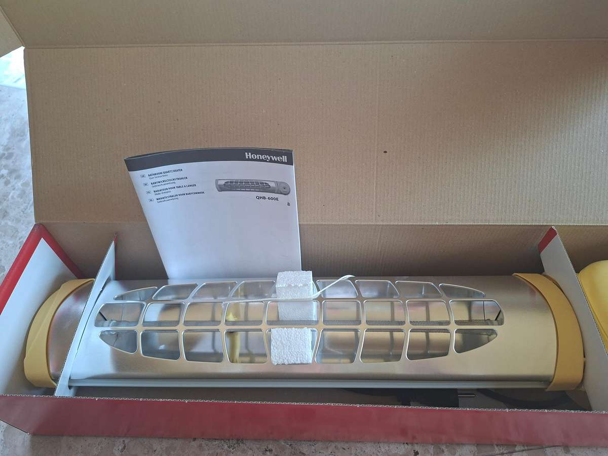 2 x Honeywell QHB 600E Bathroom / Baby Changing Room / Patio Infrared Heaters  BRAND NEW