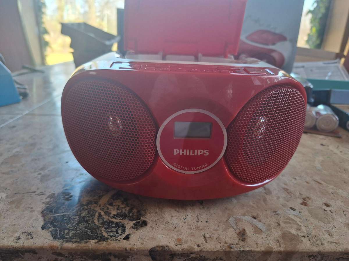 R1.00 NO RESERVE AUCTION  PHILIPS SOUND SYSTEM, SHAVER & MORE!