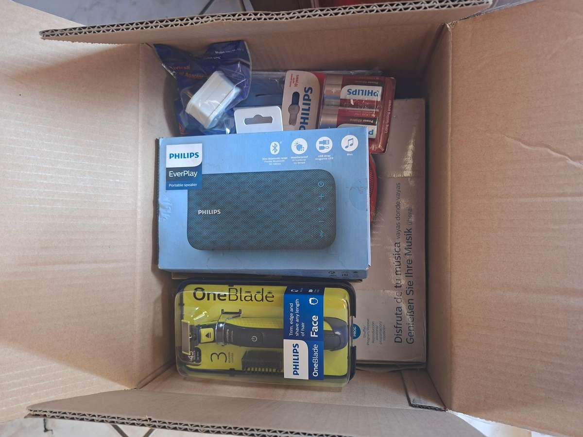 R1.00 NO RESERVE AUCTION  PHILIPS SOUND SYSTEM, SHAVER & MORE!