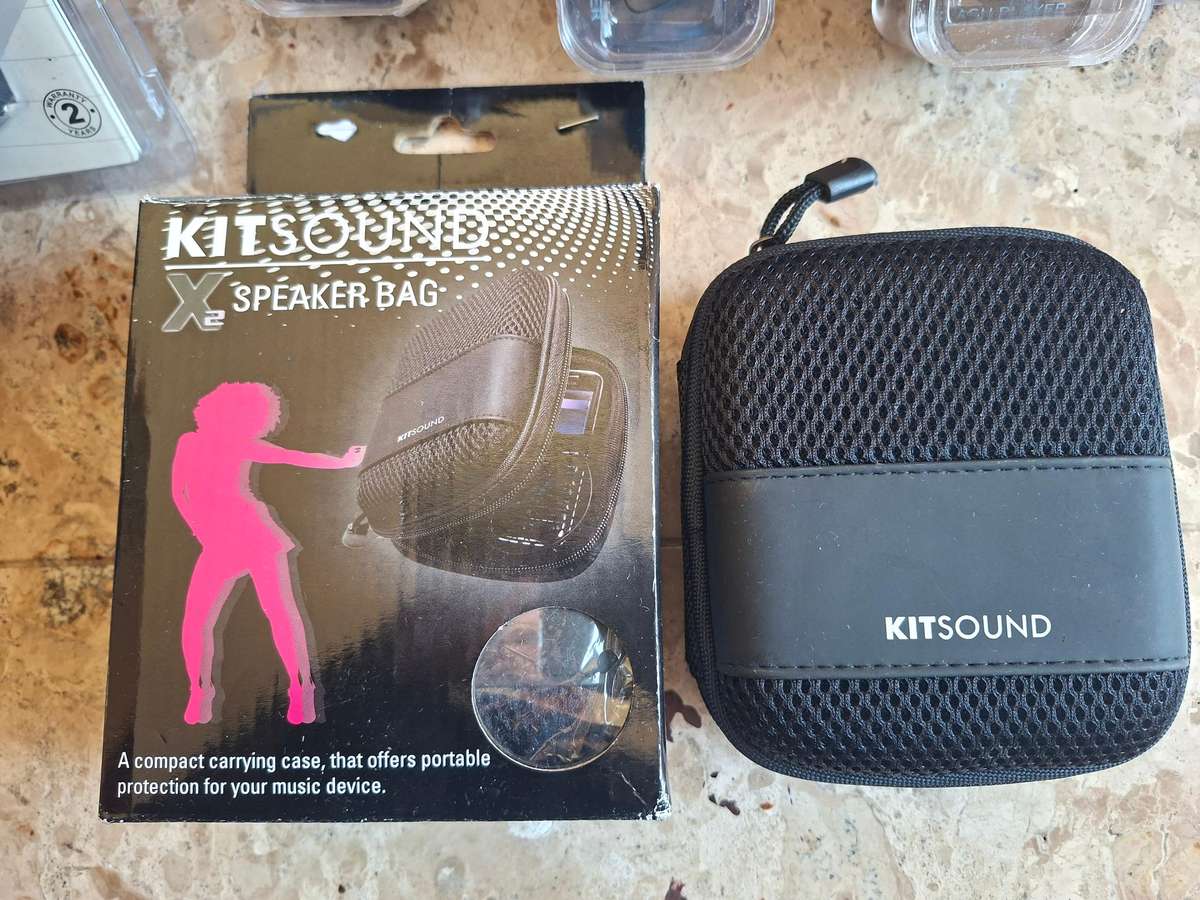 R1.00 NO RESERVE AUCTION  MASSIVE SPEAKER & MP3 BUNDLE  NEW STOCK