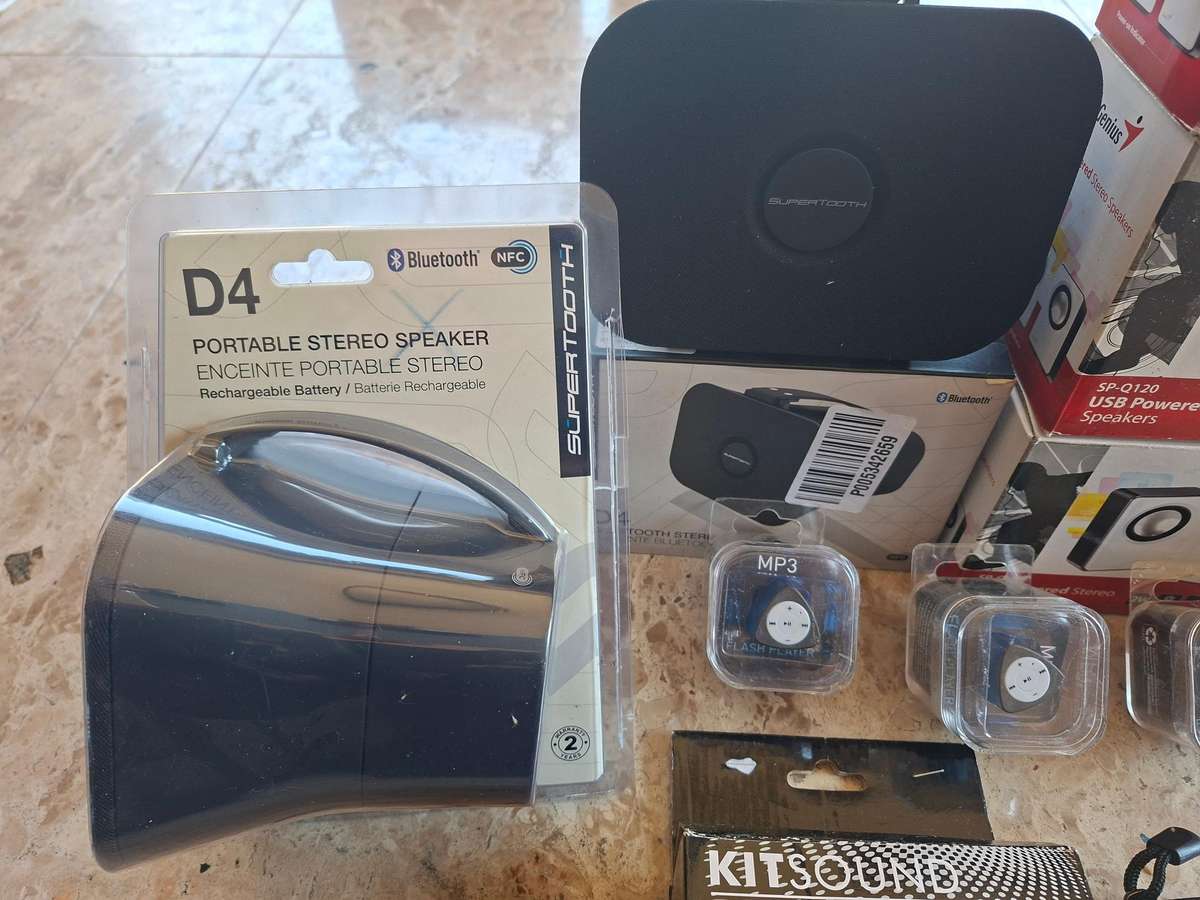 R1.00 NO RESERVE AUCTION  MASSIVE SPEAKER & MP3 BUNDLE  NEW STOCK