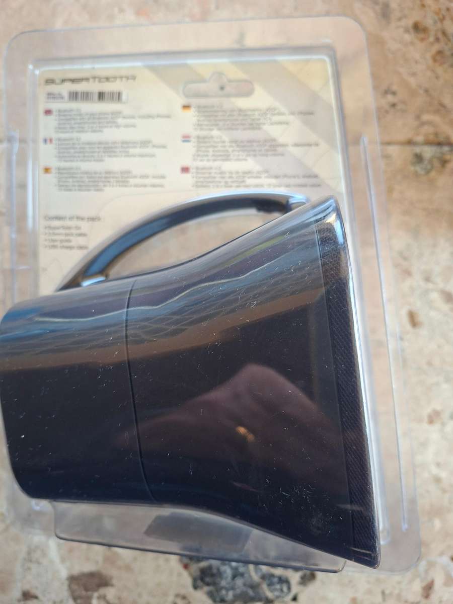 R1.00 NO RESERVE AUCTION  MASSIVE SPEAKER & MP3 BUNDLE  NEW STOCK