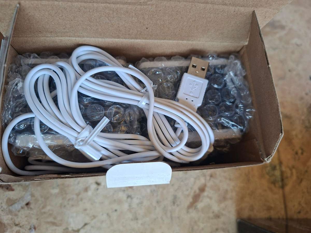 R1.00 NO RESERVE AUCTION  MASSIVE SPEAKER & MP3 BUNDLE  NEW STOCK