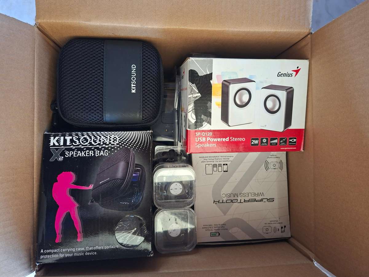 R1.00 NO RESERVE AUCTION  MASSIVE SPEAKER & MP3 BUNDLE  NEW STOCK