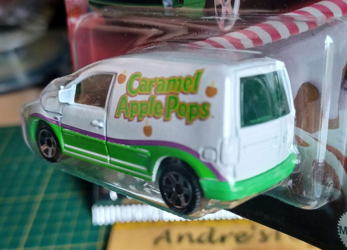 2023 Matchbox ~ Candy Crunch ~ No1/6 Volkswagen Caddy Delivery