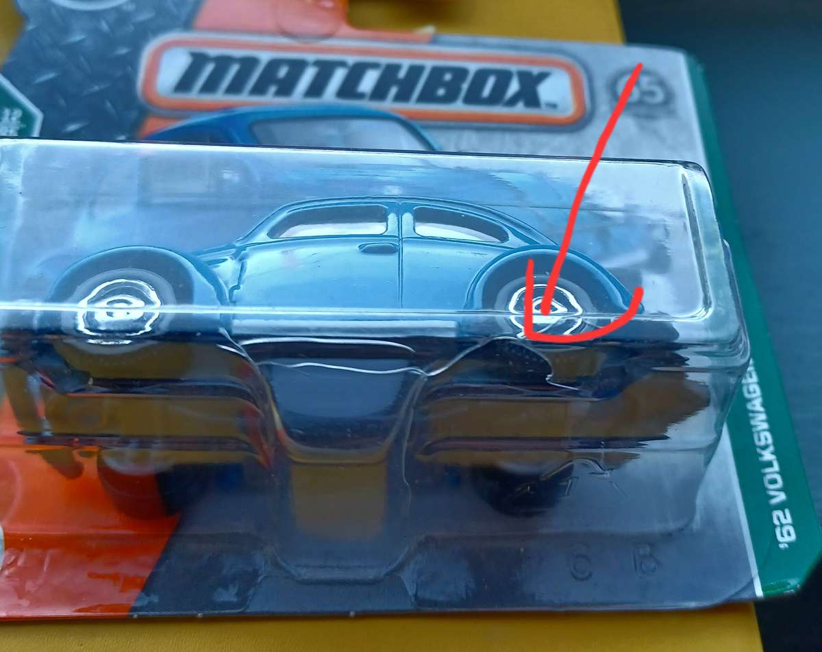 2017 Matchbox No16/125 '62 Volkswagen Beetle (Cracked blister)