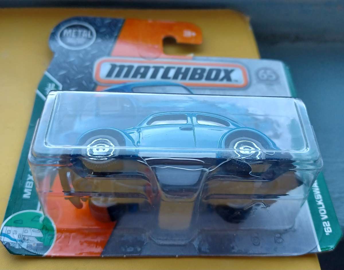 2017 Matchbox No16/125 '62 Volkswagen Beetle (Cracked blister)