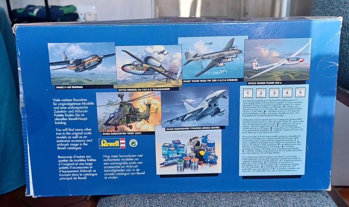 Revell ~ D.H. Sea Venom Faw.22/Venom NF.3