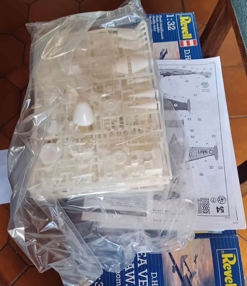 Revell ~ D.H. Sea Venom Faw.22/Venom NF.3