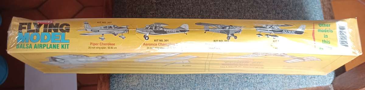 Guillow's ~ Flying Model ~  Cessna 150 24 inch wing span - 6069cm