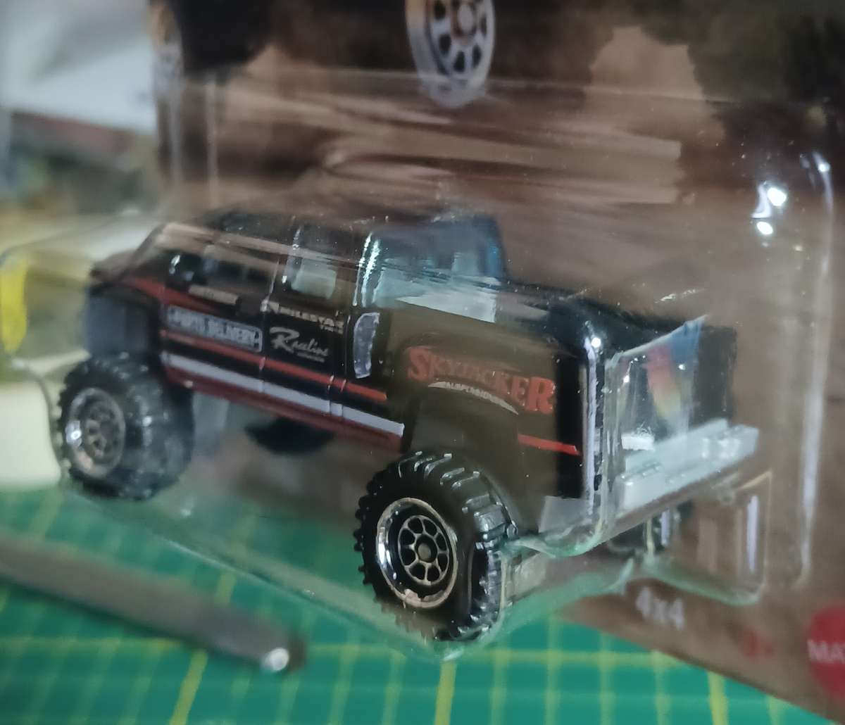 2024 Long Card ~ Matchbox Trucks 5/5 ~ Chevrolet Silverado 4x4