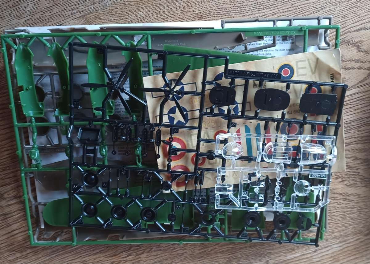 Matchbox Model Kit ~ PK405 ~ 1-72 Scale ~ B25H/J Mitchell