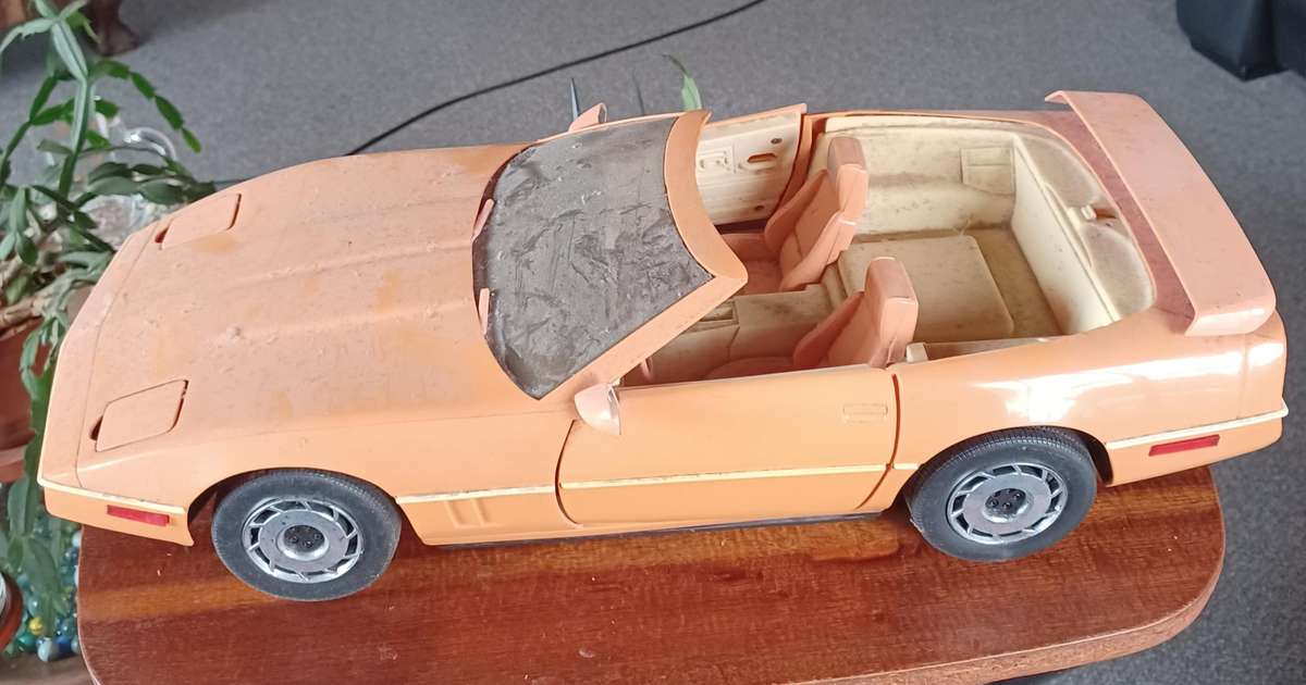 Barbie Chevrolet Corvette Mattel Vintage 80's (sad condition)
