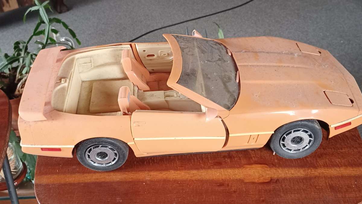 Barbie Chevrolet Corvette Mattel Vintage 80's (sad condition)