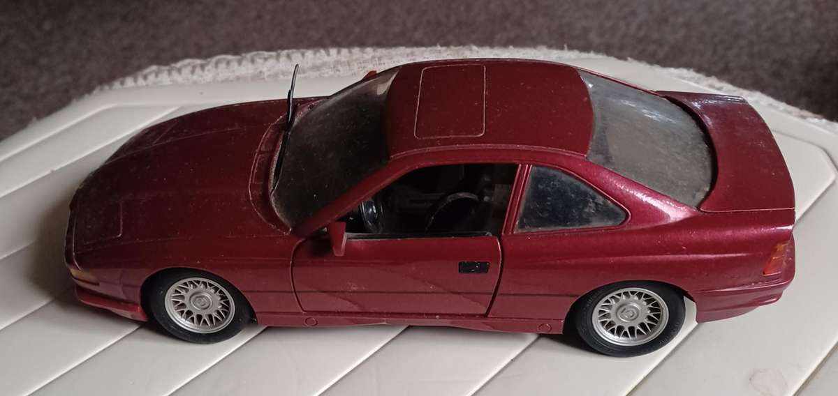 WW 1:18 MAISTO BMW 850I 850 I Metallic Maroon