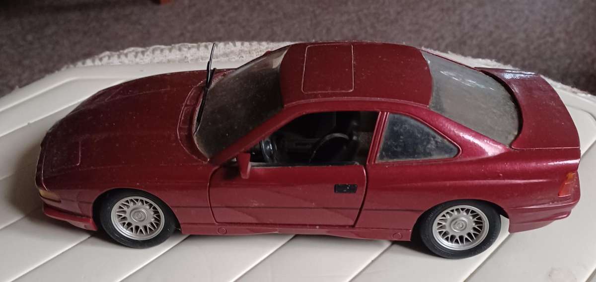 WW 1:18 MAISTO BMW 850I 850 I Metallic Maroon