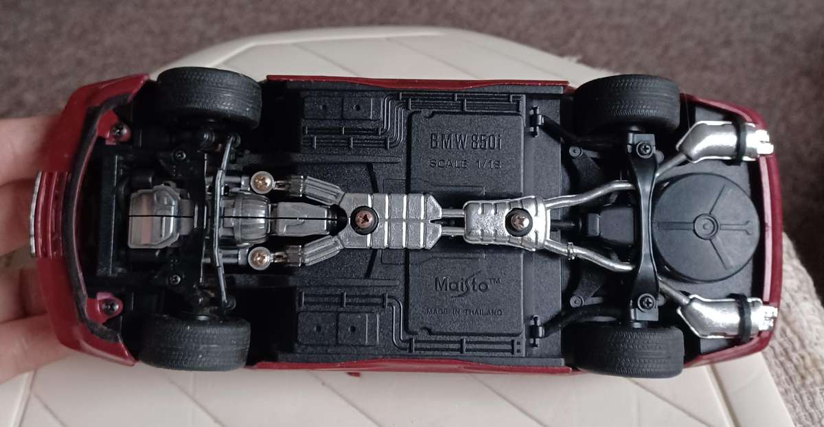 WW 1:18 MAISTO BMW 850I 850 I Metallic Maroon