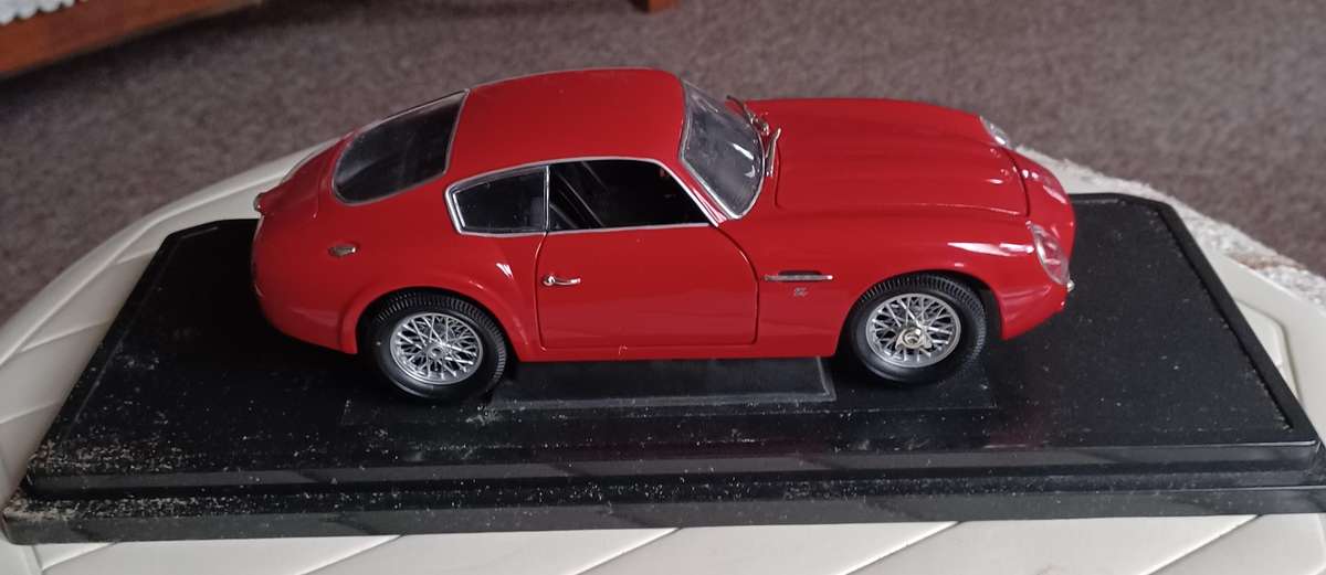 1961 Aston Martin DB4GT Zagato, Red, Road Signature Collection 1:18