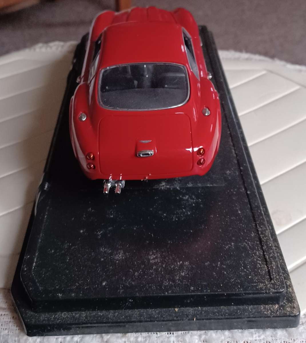 1961 Aston Martin DB4GT Zagato, Red, Road Signature Collection 1:18