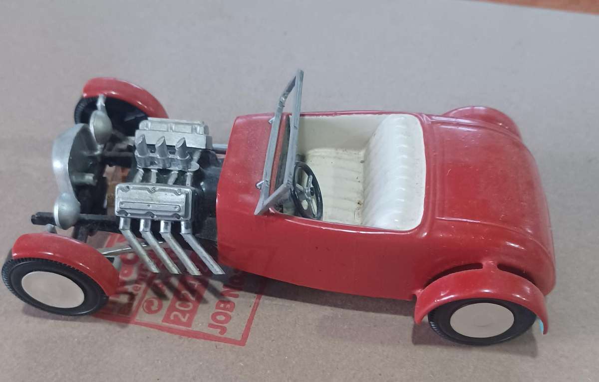 Plastic kit car - for slot track