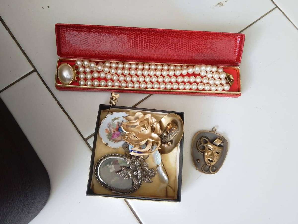 Vintage Monarch Vanity/Jewelry case with vintage costume jewelry and Brooches