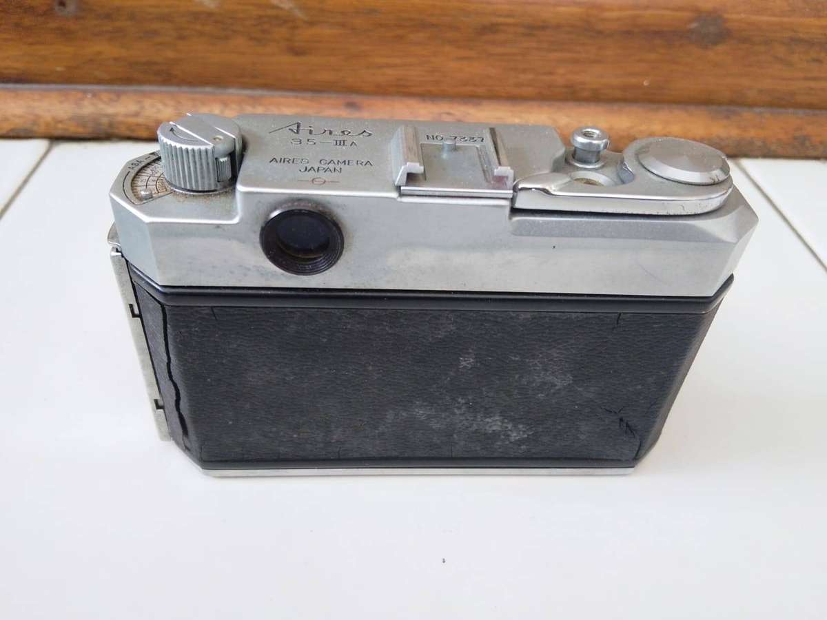Collectors Vintage Aires 35-IIIA Camera