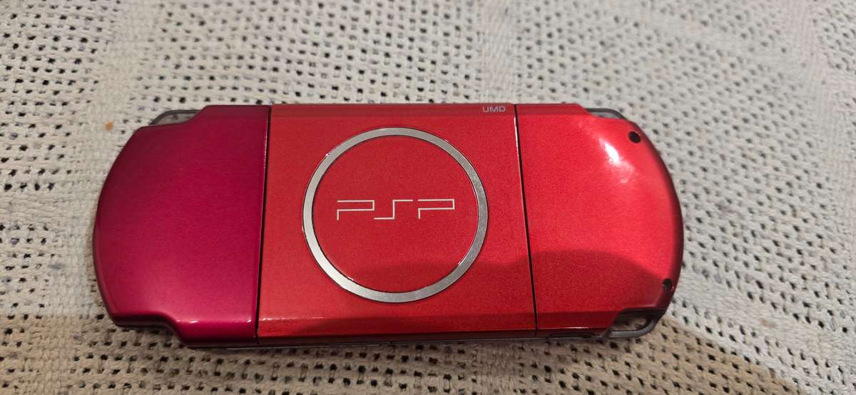 Red Psps 3000 modded 64gb loaded with 65+ games
