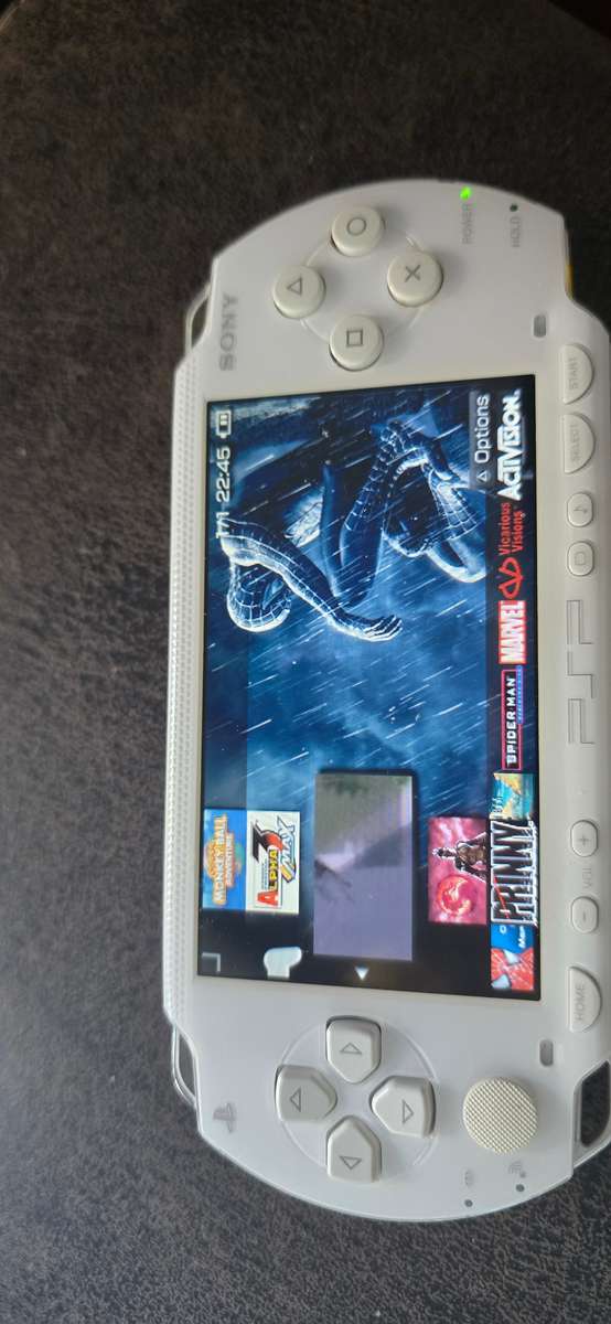 1x  PSP 1000 modded 64gb 60+games whiteames loaded