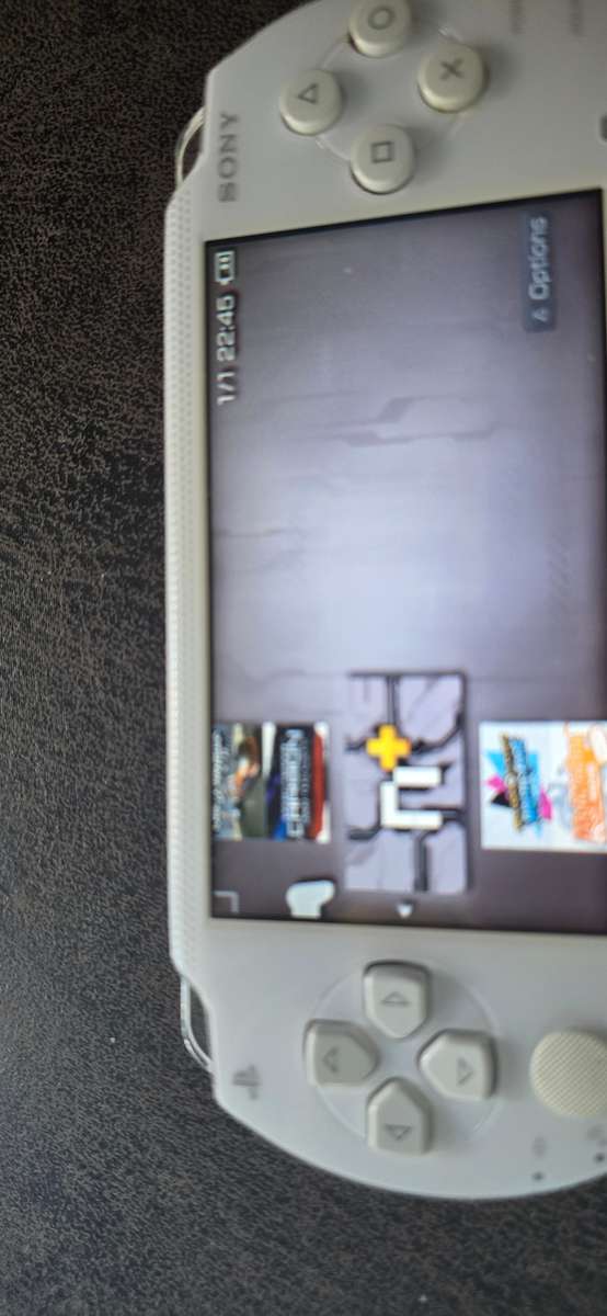 1x  PSP 1000 modded 64gb 60+games whiteames loaded