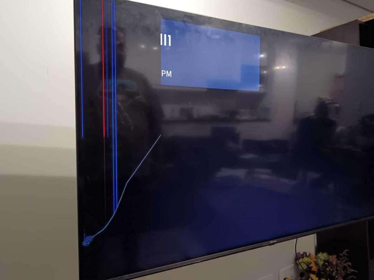 Broken hisense 55inch smart tv