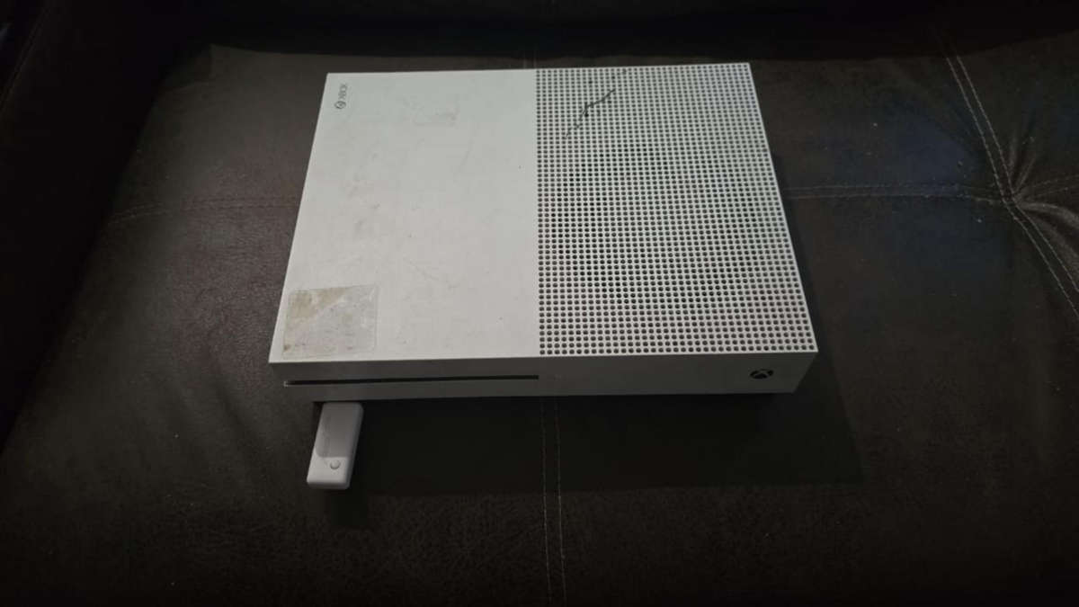 Xbox one s 1tb (disk drive not working)
