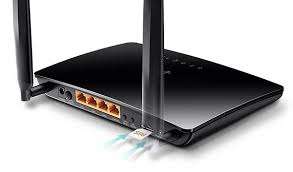 BRAND NEW TP-LINK TL-MR150 4G 300MPS ROUTER IN BOX(TAKES SIM CARD)