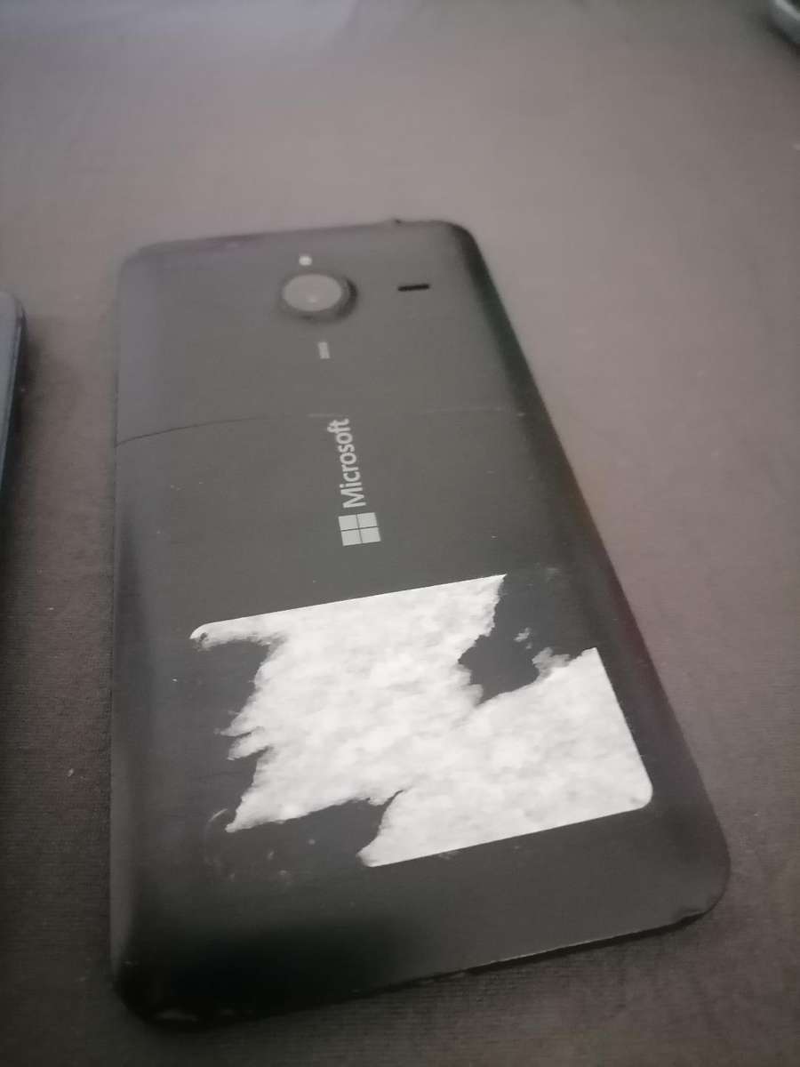 Lot of 3 x cell phones - Huawei, Samsung, Microsoft - Sold as is - One bid for the lot