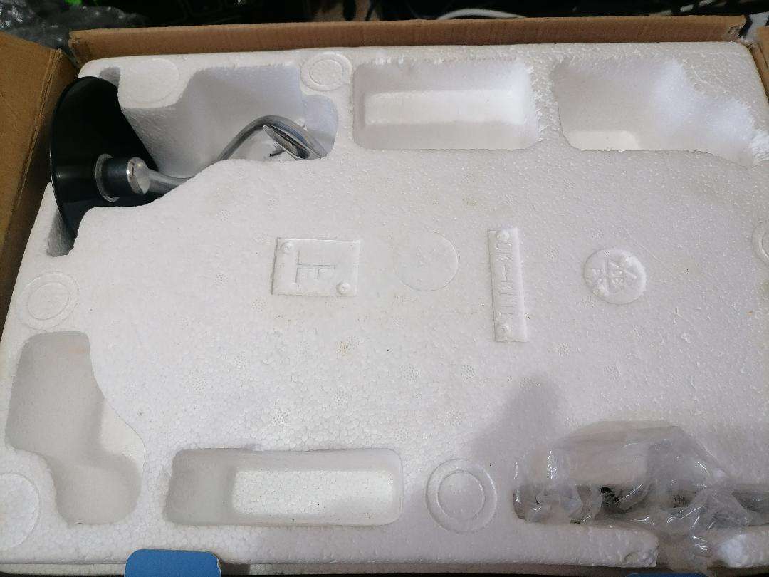 **LOGIK 700W STAND MIXER WITH ATTACHMENTS IN BOX*NEW CONDITION\MOTOR ROUGH*