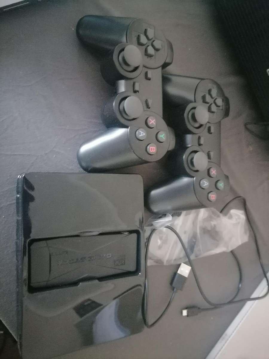 Bulk lot of (4 Controllers)2 x 2.4G 4K Ultra HD HDMI Game Stick  x Wireless Controllers Gamepad sets