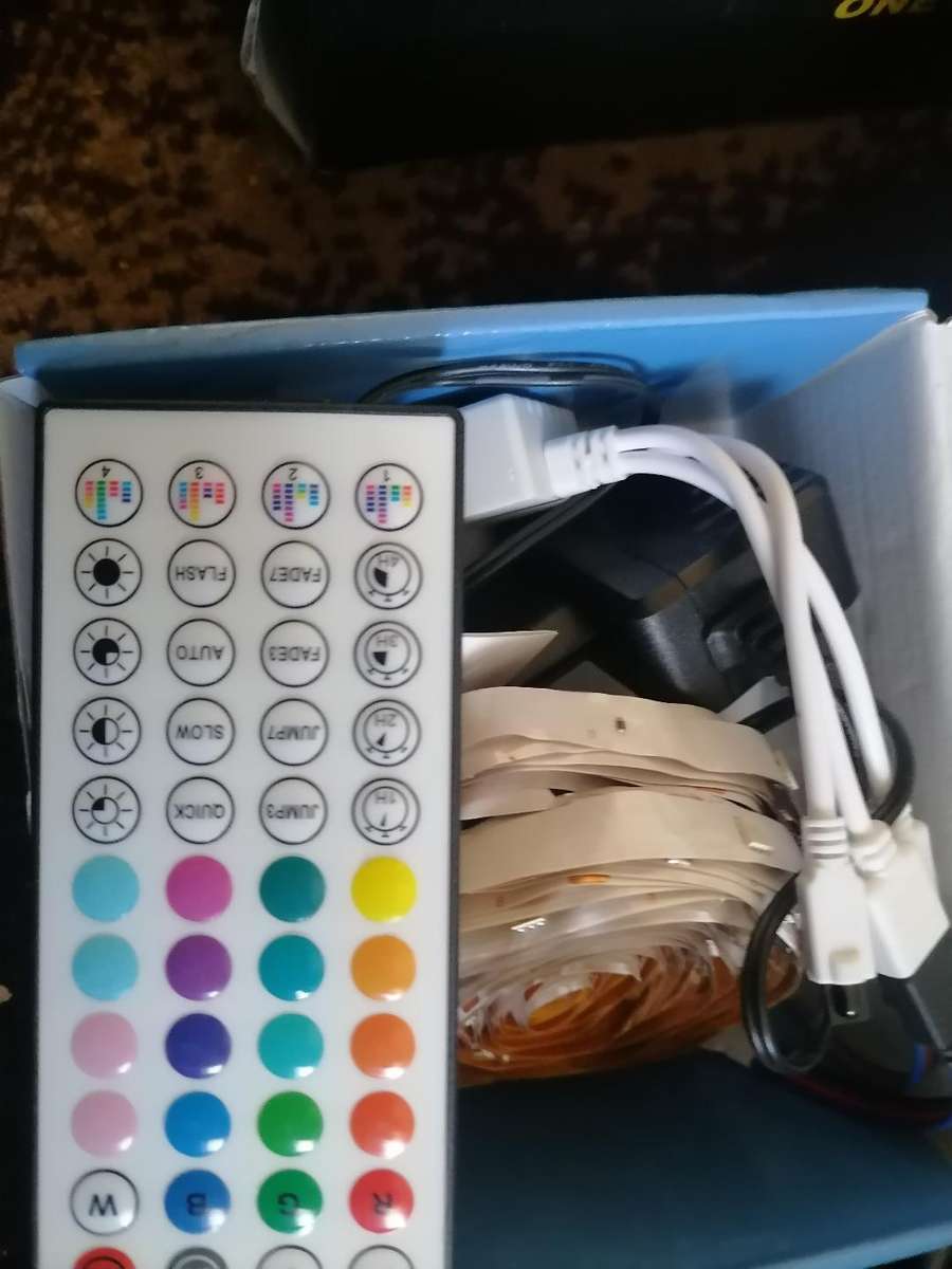 *WEEKEND SPECIAL*LOT OF ELECTRONICS*LOOKS NEW, NOT TESTED*ONE BID FOR LOT**