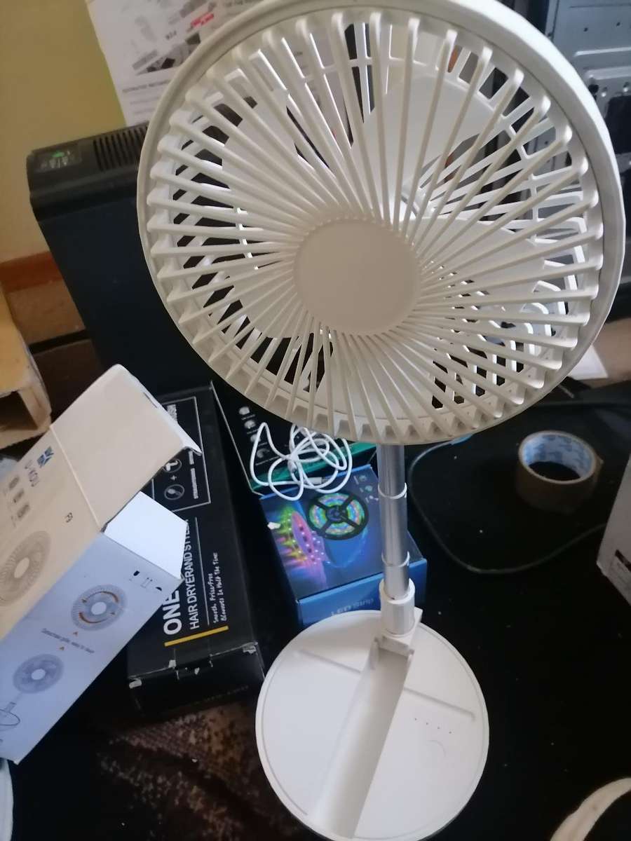 *WEEKEND SPECIAL*LOT OF ELECTRONICS*LOOKS NEW, NOT TESTED*ONE BID FOR LOT**