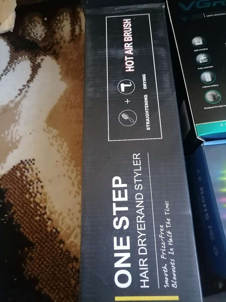 *WEEKEND SPECIAL*LOT OF ELECTRONICS*LOOKS NEW, NOT TESTED*ONE BID FOR LOT**