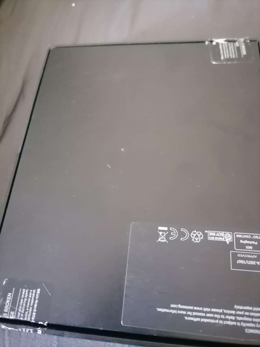 *SAMSUNG GALAXY Z FOLD 3 IN BOX* SOLD AS IS*READ AD*OVER R20 000 RETAIL PRICE*